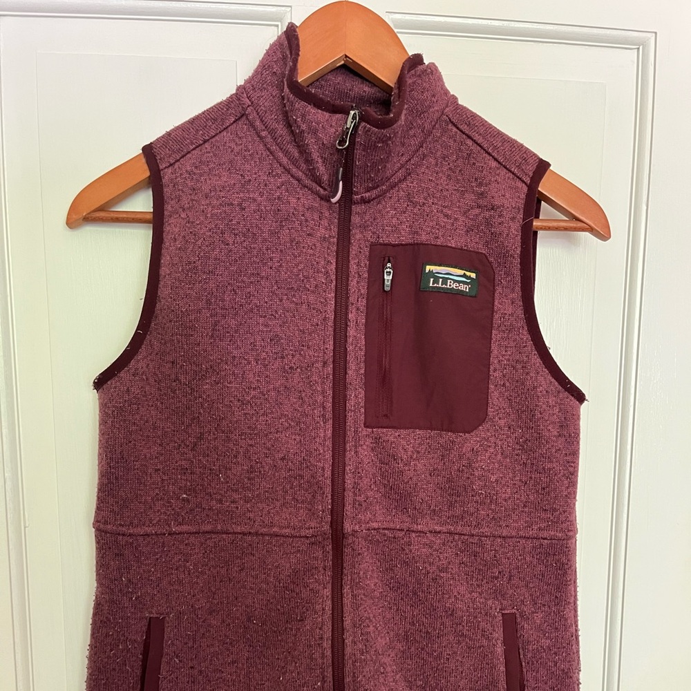 LLBean women’s sweater fleece vest in ‘Eggplant’ color, size XS